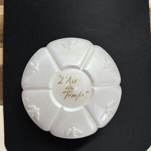 Nina Ricci L'Air du Temps 6 oz Dusting Powder & Puff - Vintage - Open
